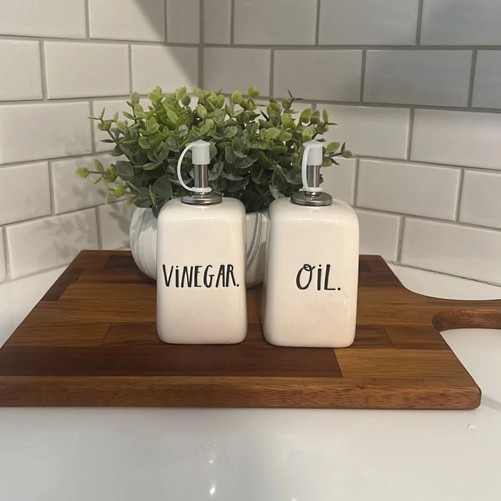 Cute Rae Dunn VINEGAR .& OIL.